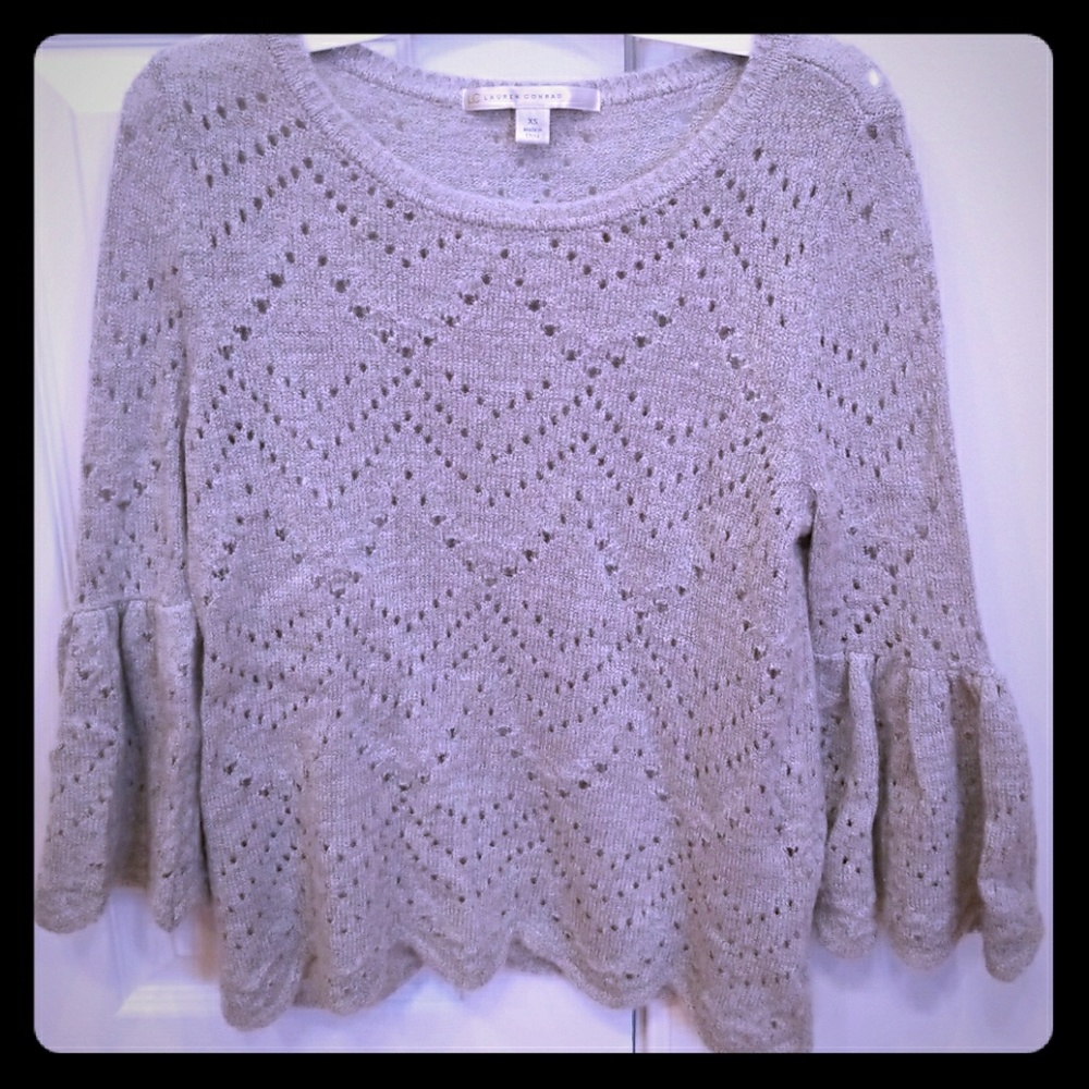 Quarter sleeve sweater